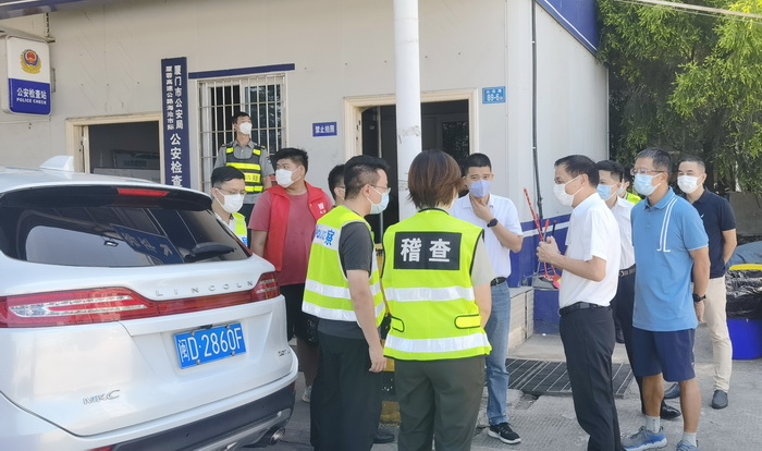0920【管理公司】路橋集團領(lǐng)導到高速公路海滄所檢查指導疫情防控工作并慰問(wèn)抗疫一線(xiàn)員工02-1_調整大小.jpg